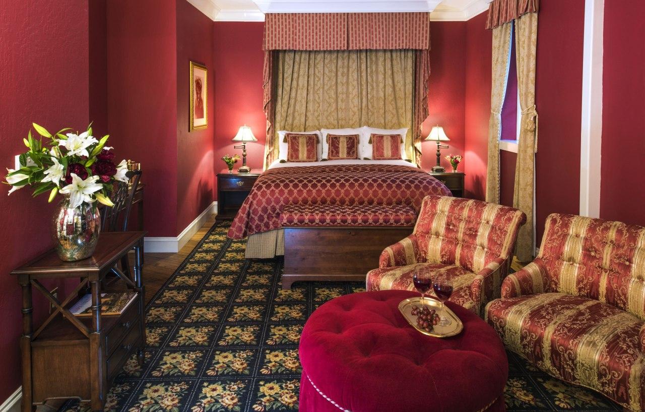 Hotel River 4*