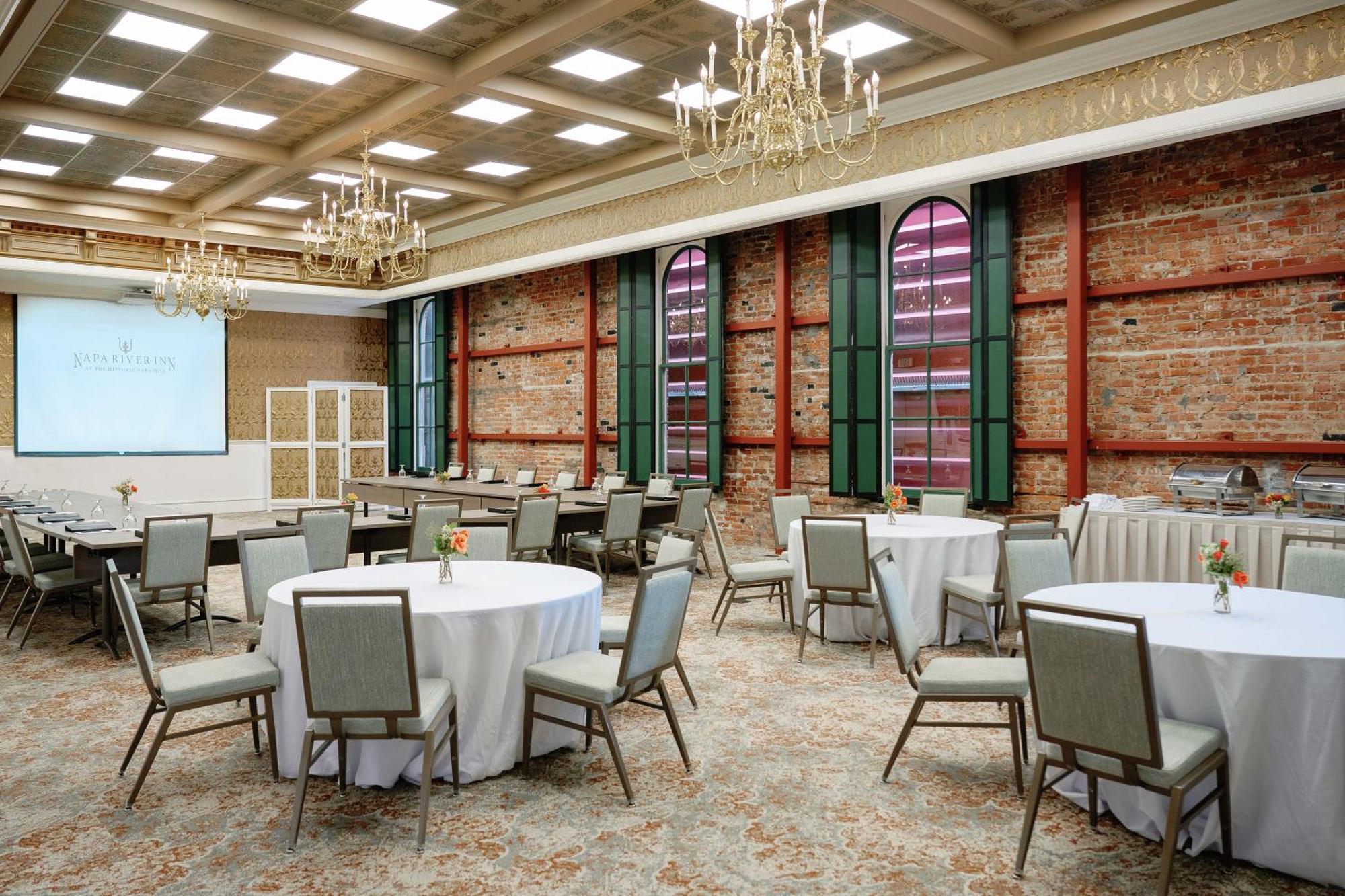 Hotel River 4*