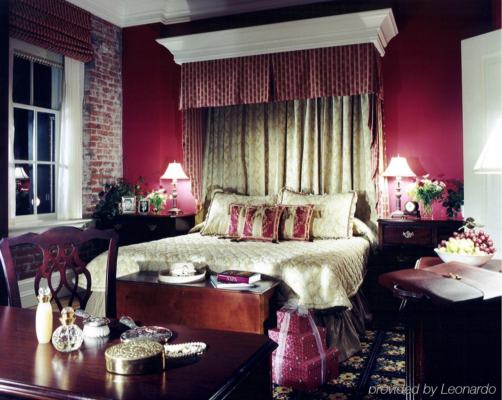 River Hotel 4*