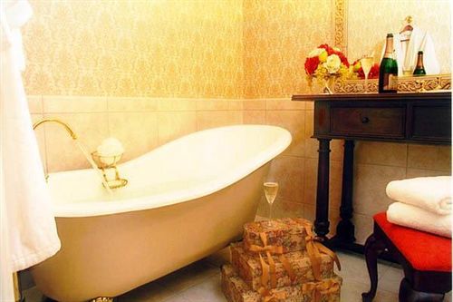 River Hotel 4*