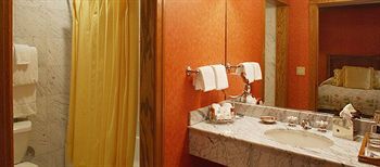 Hotel River 4*